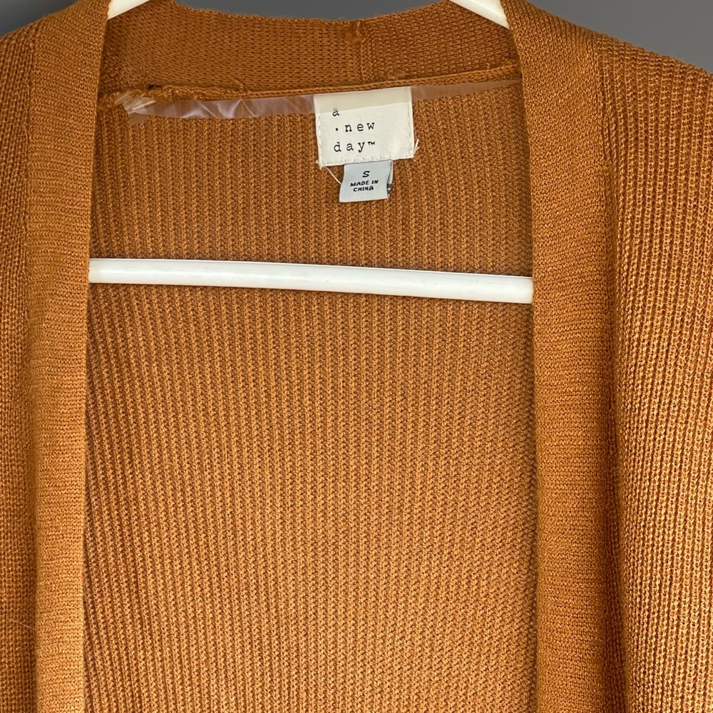 ⭐️EUC⭐️ CARDIGAN - Picture 2 of 2